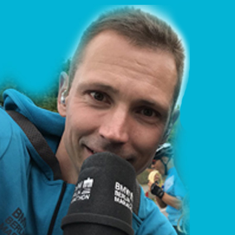 Foto Sven Stoecklein beim moderieren des BMW Berlin Marathon